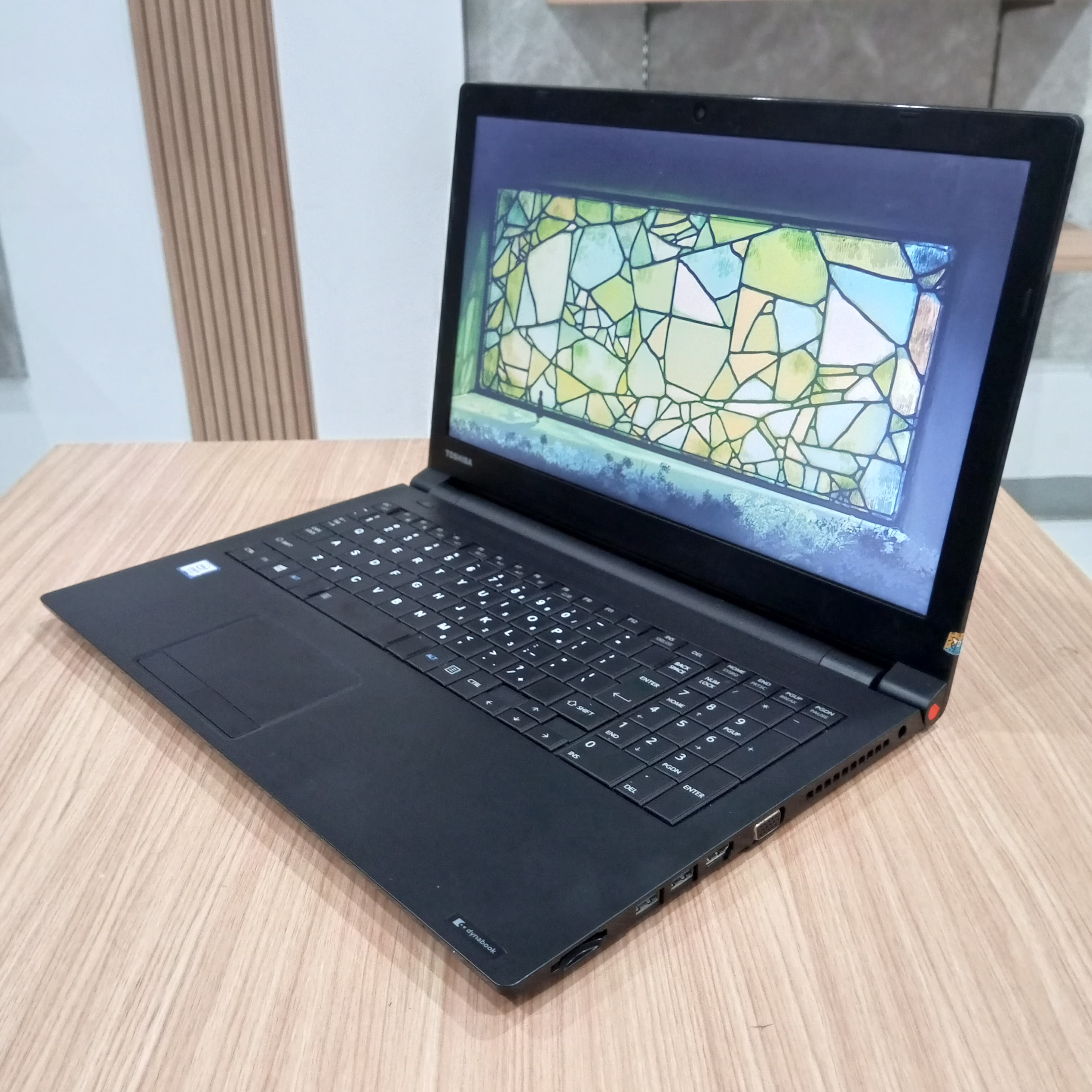 Toshiba Dynabook B65