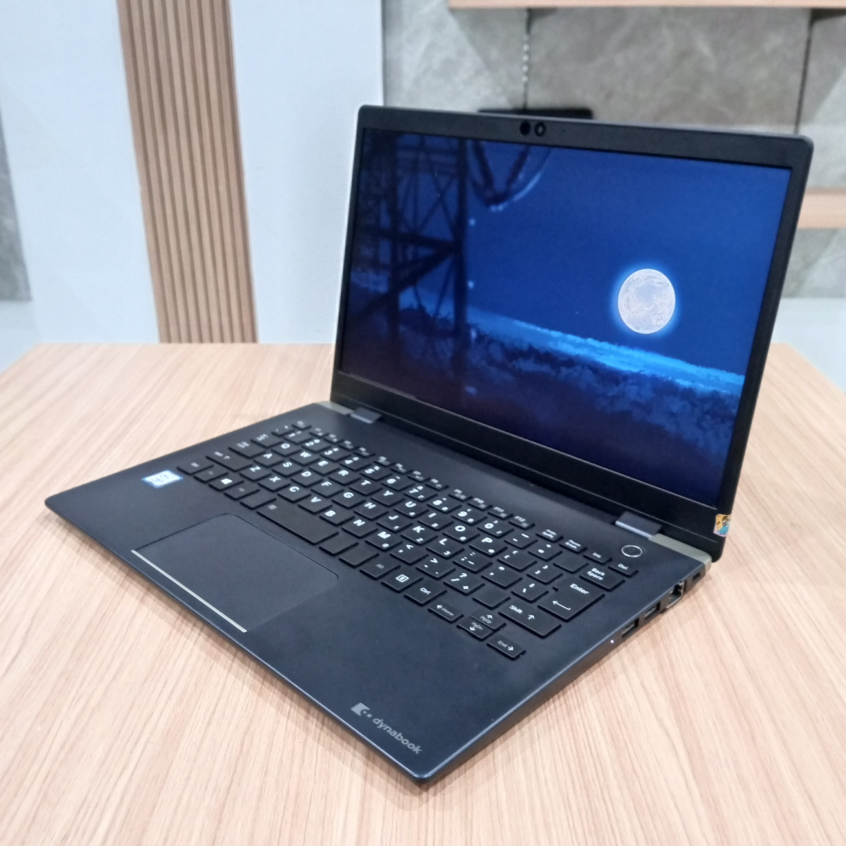 Toshiba Dynabook G83