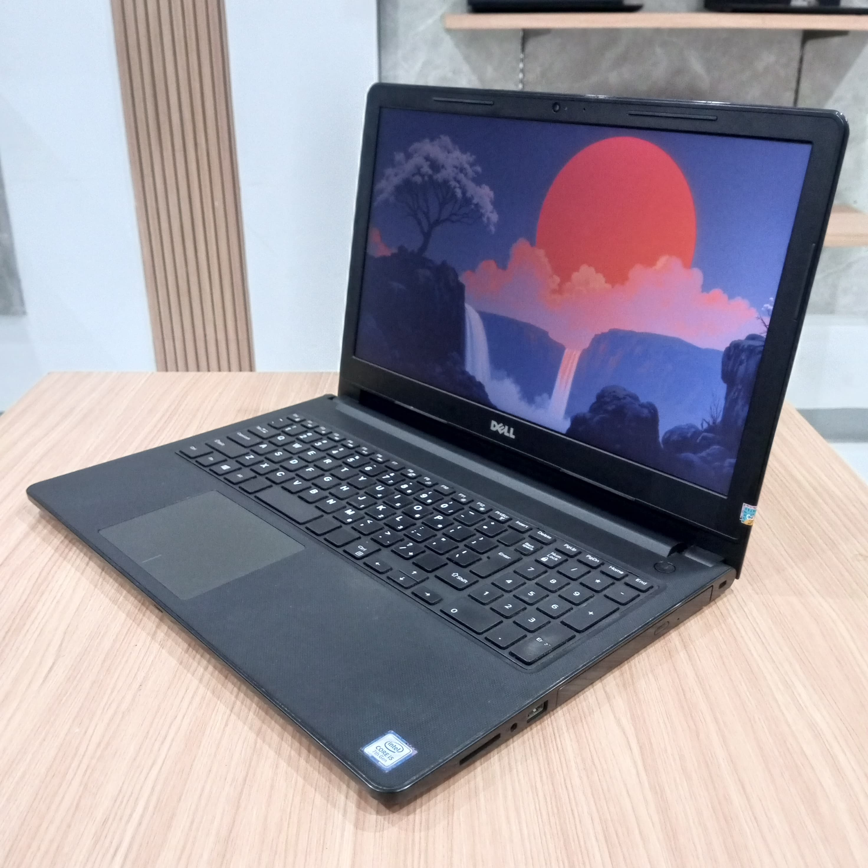 DELL Vostro 15